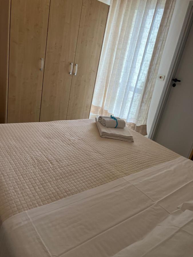 Albergo B&B Serafini Римини Экстерьер фото