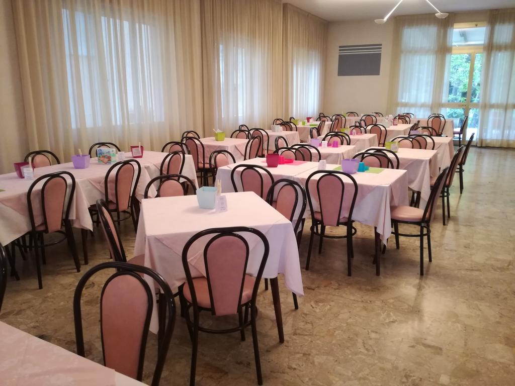 Albergo B&B Serafini Римини Экстерьер фото